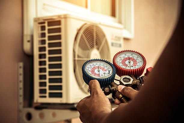 Professional Hvac technician working in Newark, AR